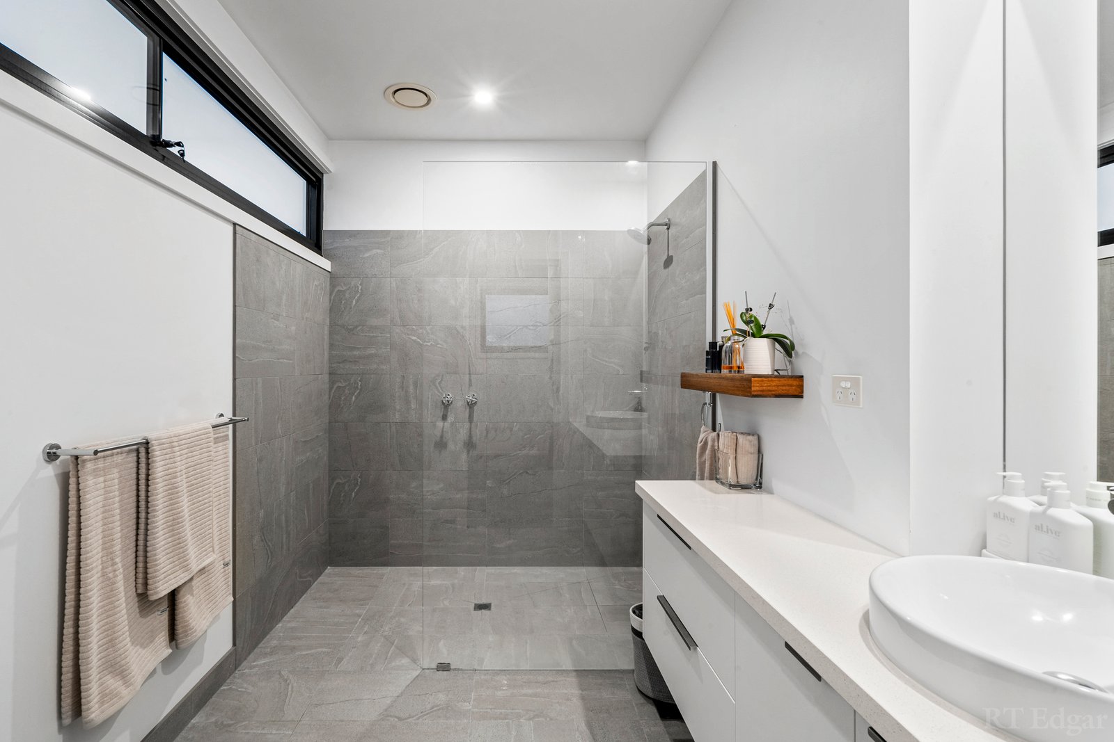 Real Estate and Property in 18 Knowles Grove, Point Lonsdale, VIC