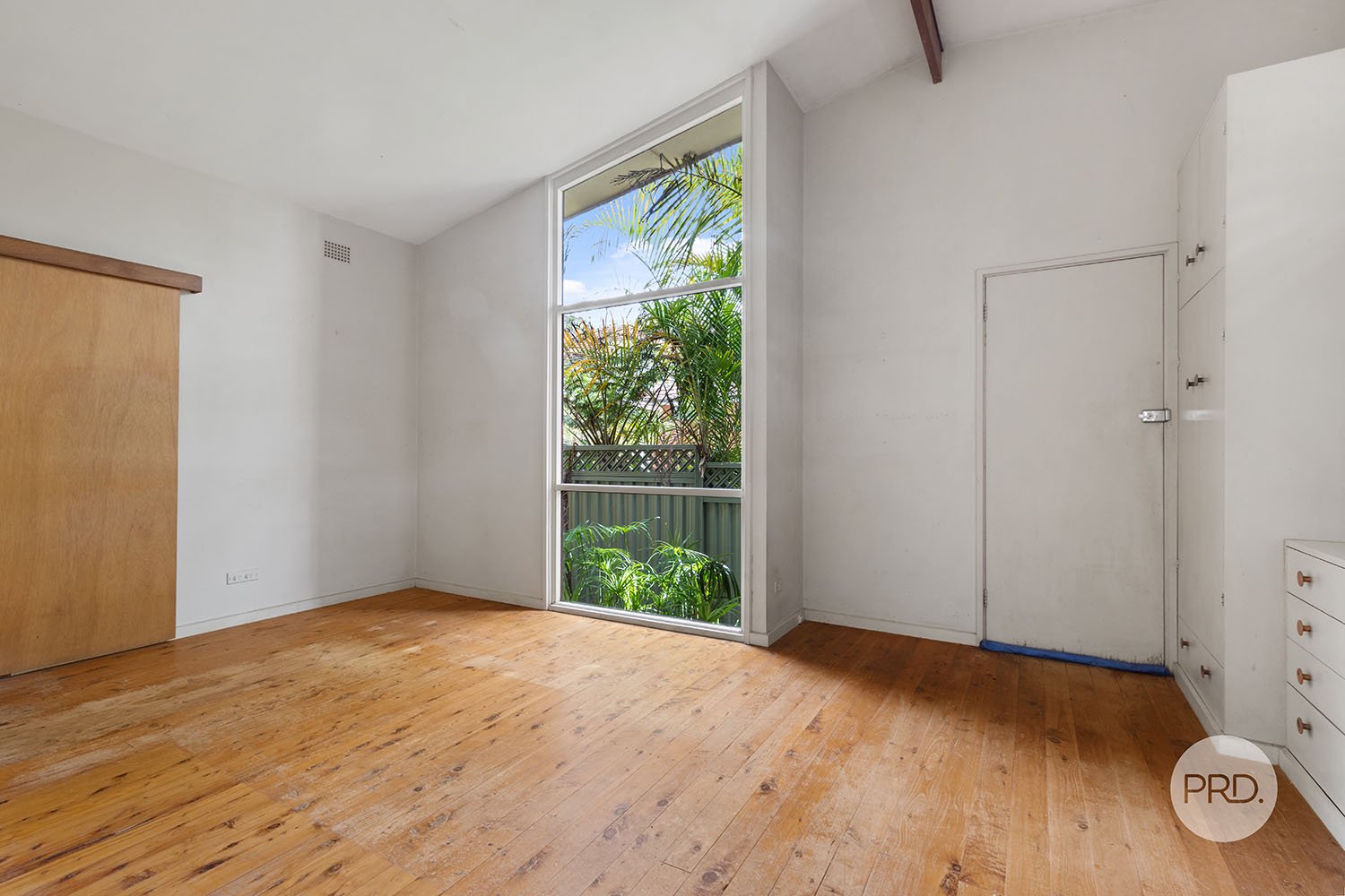18 Koorabel Street LUGARNO 10