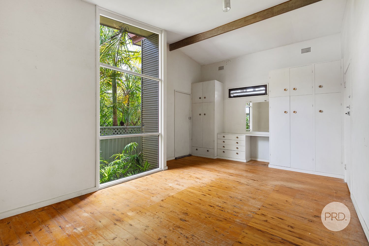 18 Koorabel Street LUGARNO 11