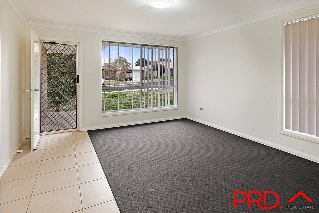 18 Lake Place TAMWORTH 4