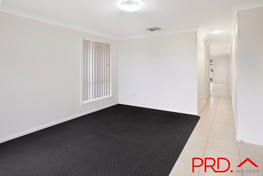 18 Lake Place TAMWORTH 5