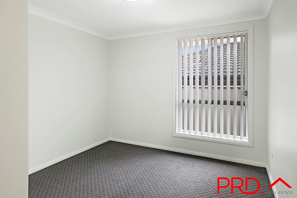 18 Lake Place TAMWORTH 8