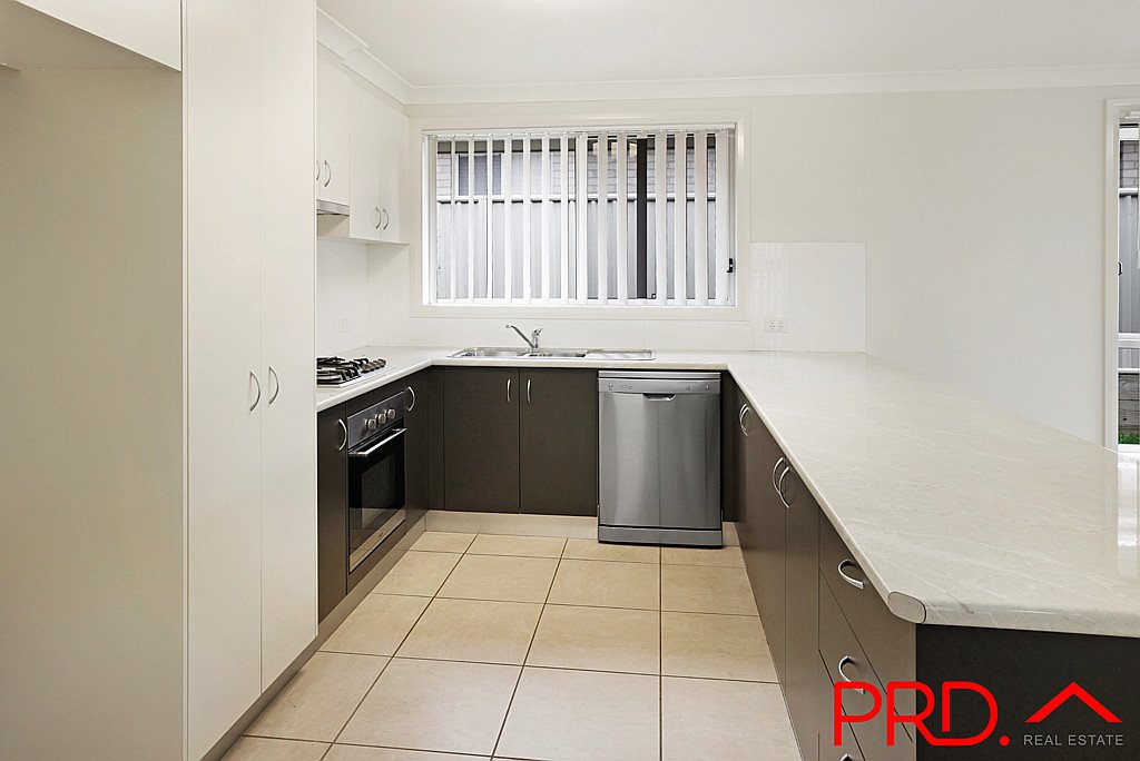 18 Lake Place TAMWORTH 11
