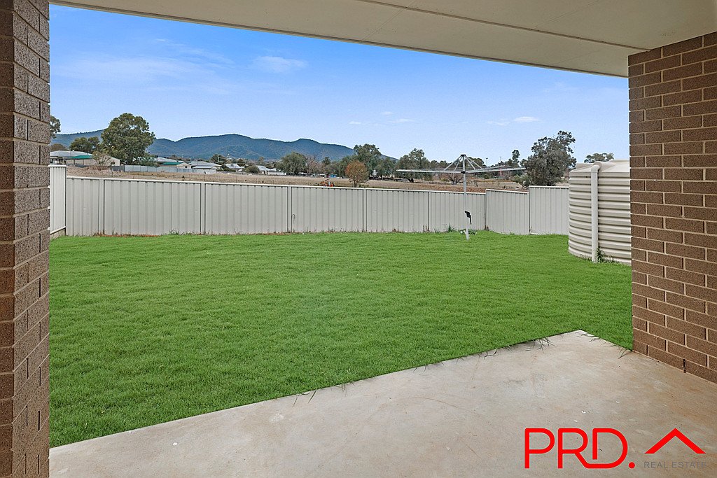 18 Lake Place TAMWORTH 14
