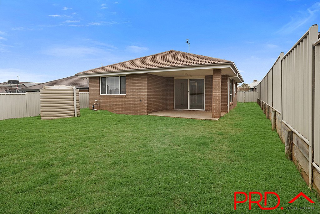 18 Lake Place TAMWORTH 15