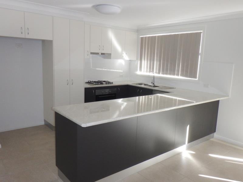 18 Lake Place TAMWORTH 2