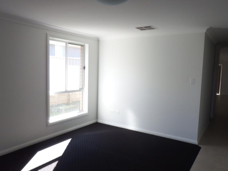 18 Lake Place TAMWORTH 3
