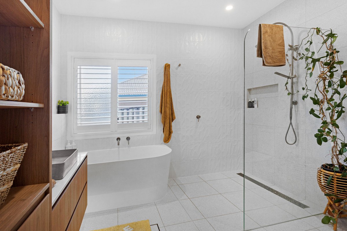 18 Lantau Crescent VARSITY LAKES 8