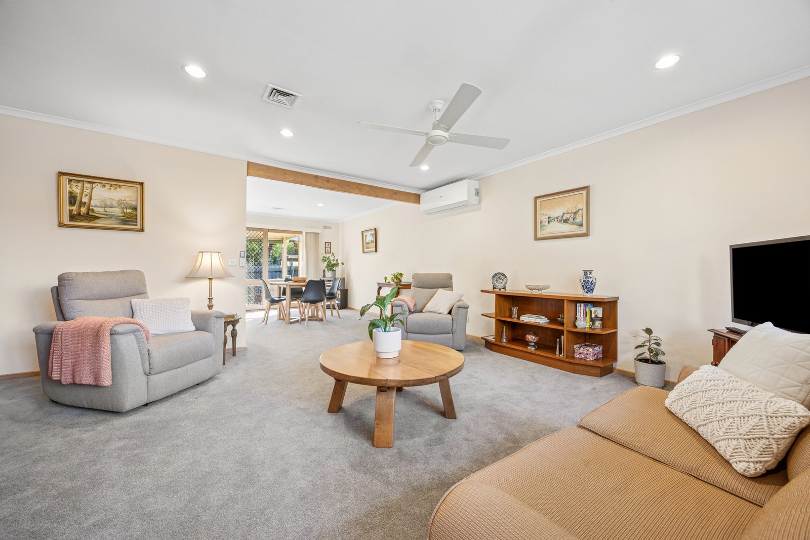 Gallery: 18 Lauren Close