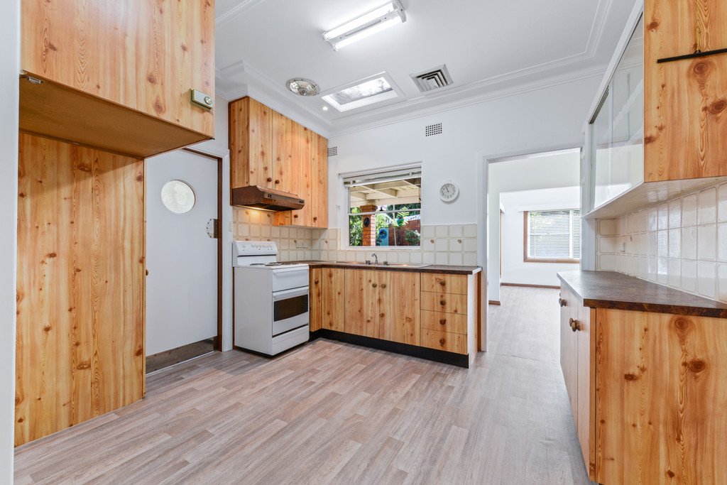 18 Lees Road KINGSGROVE 4