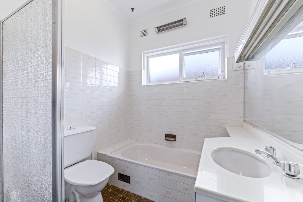 18 Lees Road KINGSGROVE 7