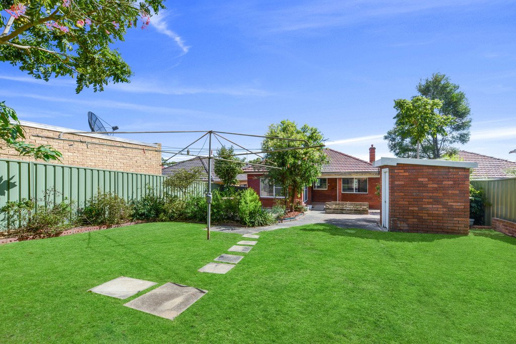 18 Lees Road KINGSGROVE 8