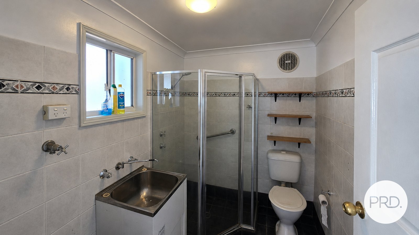 18 Lyndley Street BUSBY 12