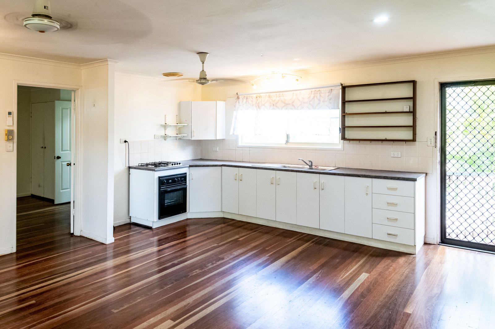 18 Macarthur Dr  CANNONVALE 4