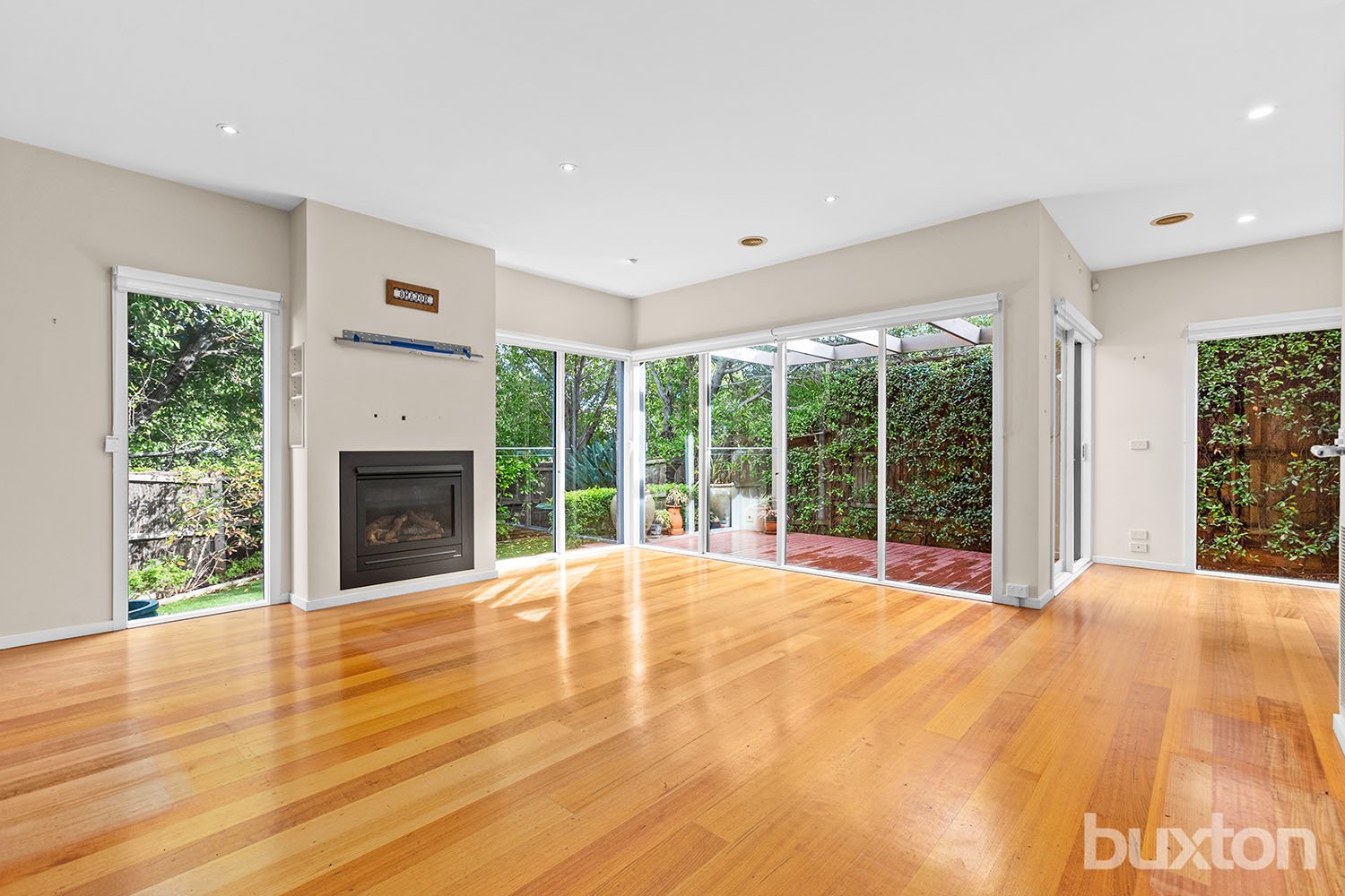 Gallery: 1/8 Major Street