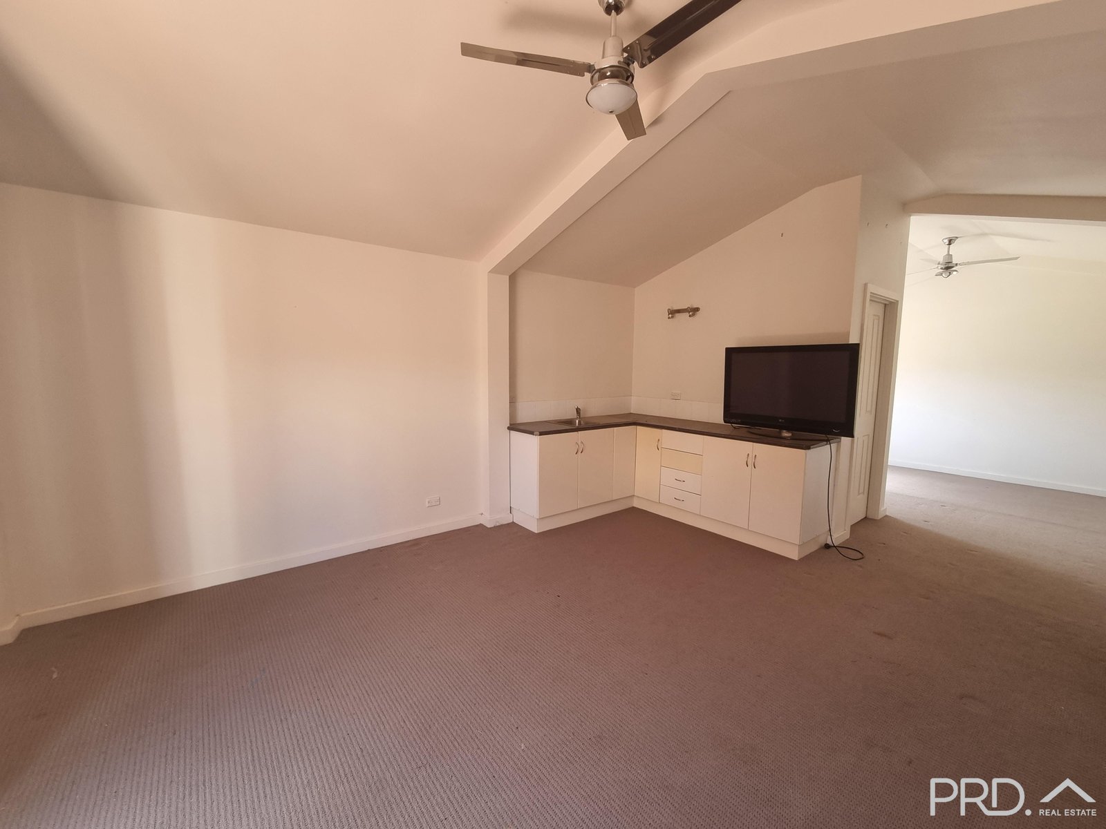 18 Malkin Ave  UNDERBOOL 16