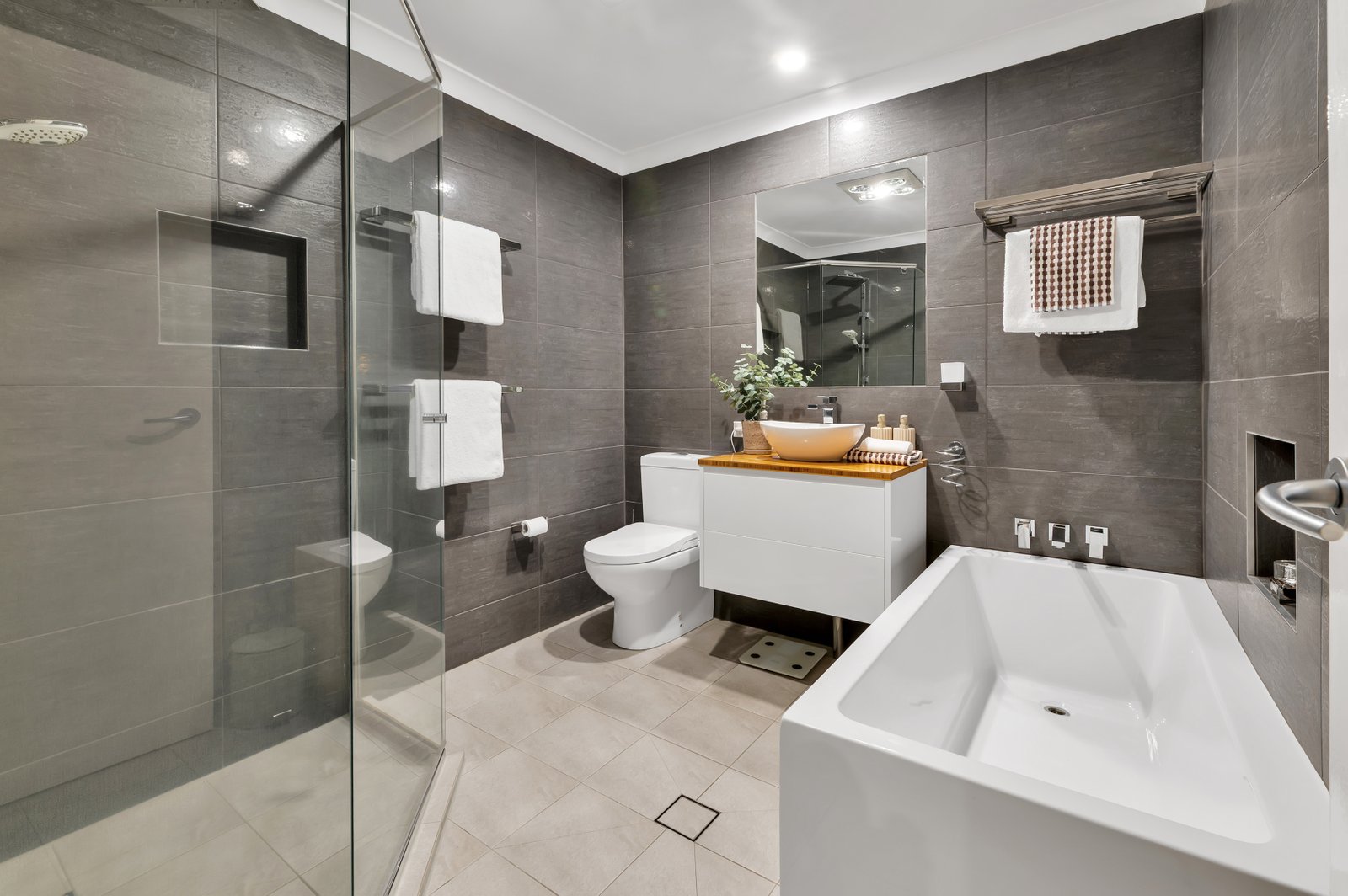 18 Maralinga Drive ASHMORE 28