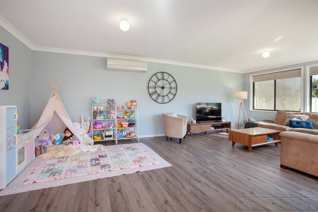 18 Maybush Avenue THORNTON 8