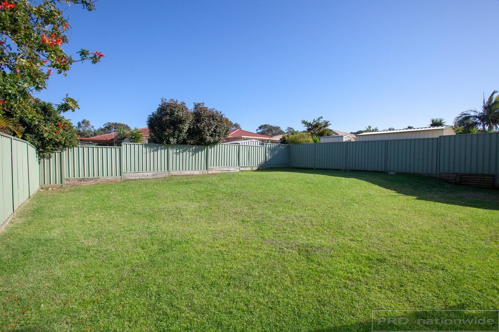 18 Maybush Avenue THORNTON 12