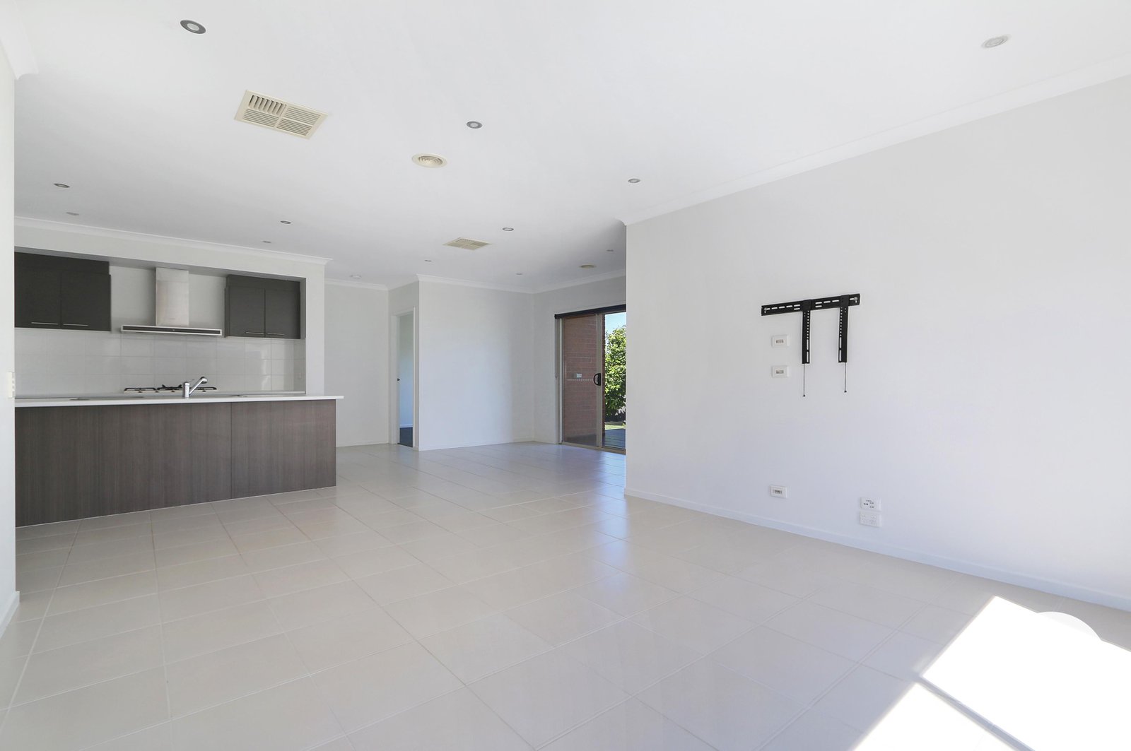 18 Mcauliffe Street WODONGA 5