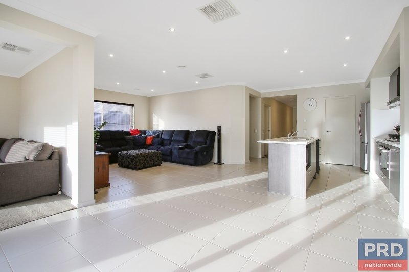 18 Mcauliffe Street WODONGA 3