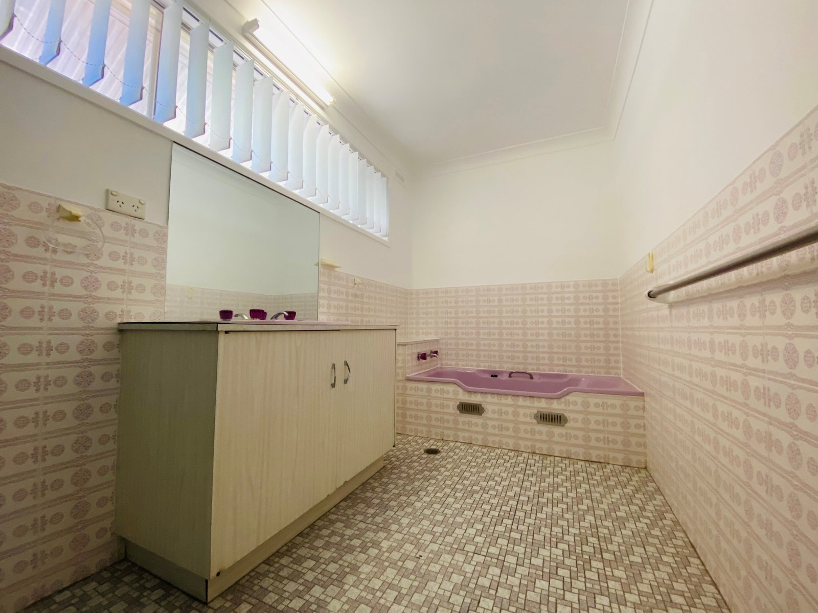 18 McDonald Crescent TAMWORTH 12