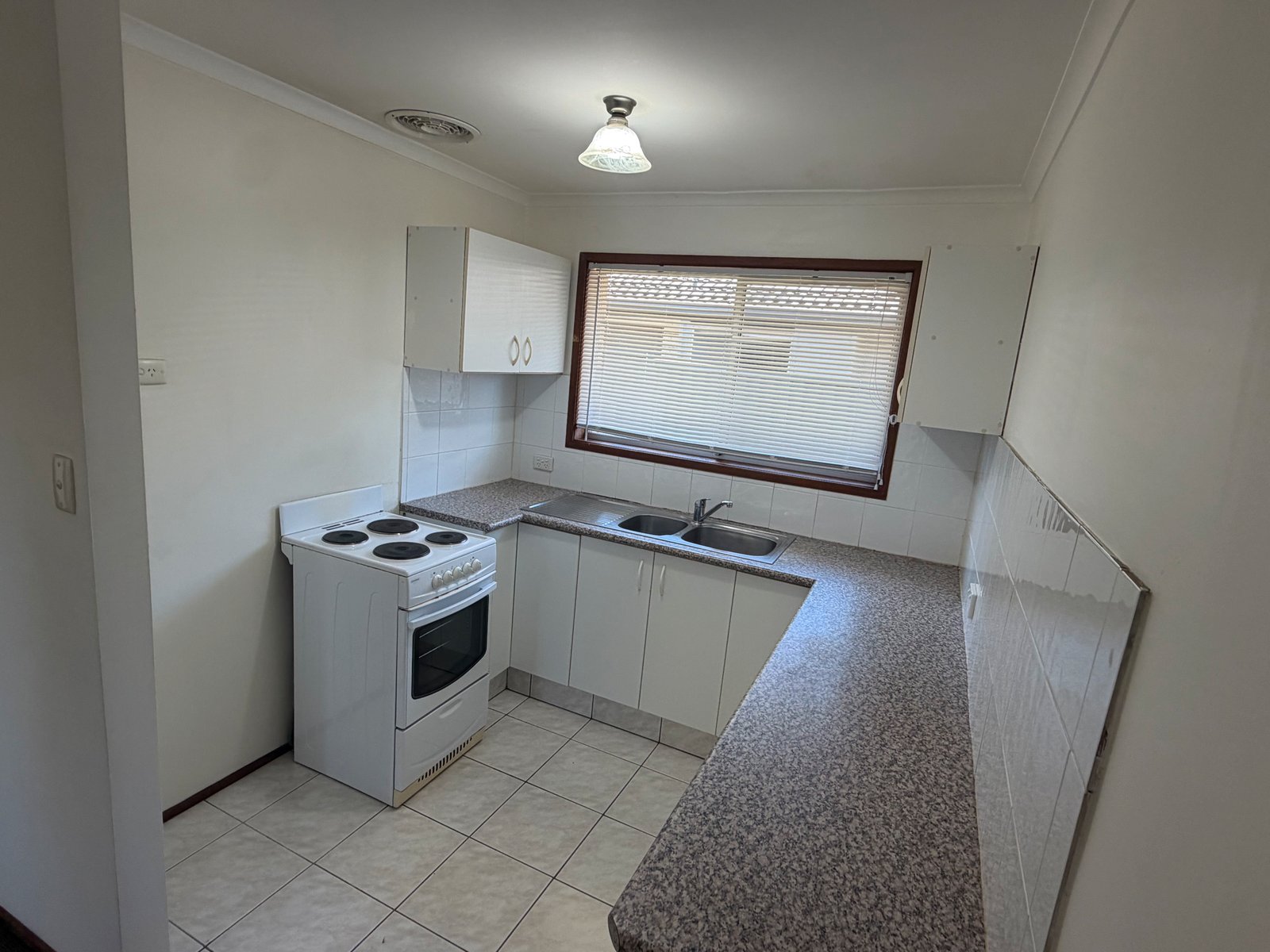 1/8 Melrose Place SOUTHPORT 5