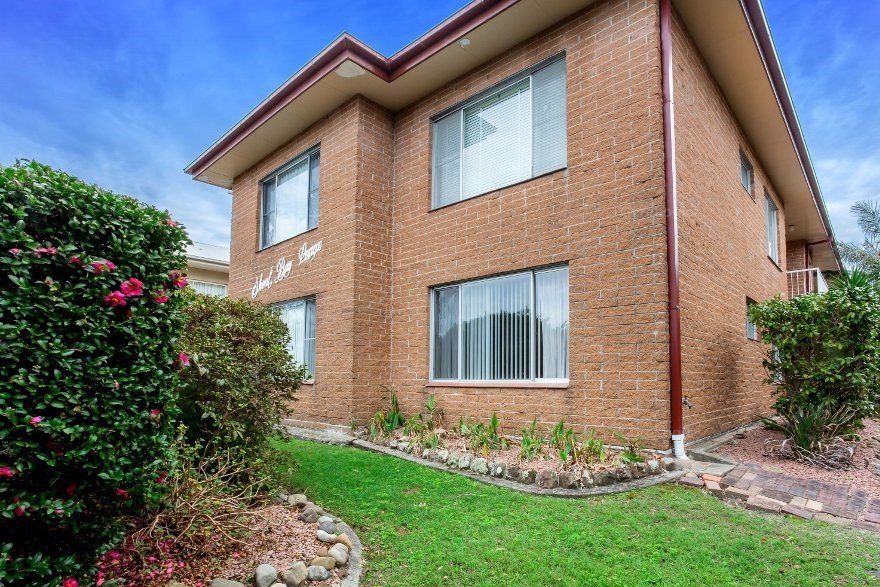 1/8 Messines Street SHOAL BAY 2