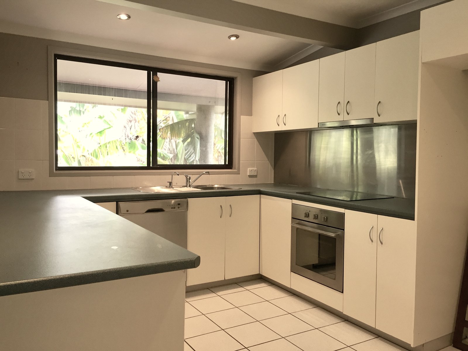 18 Moonlight Drive CANNONVALE 3