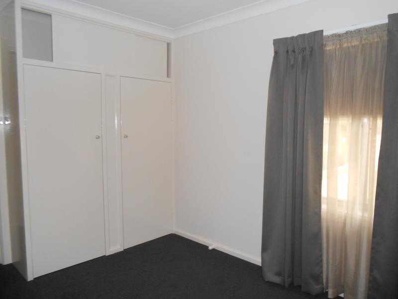 18 Murrawai Street TAMWORTH 4
