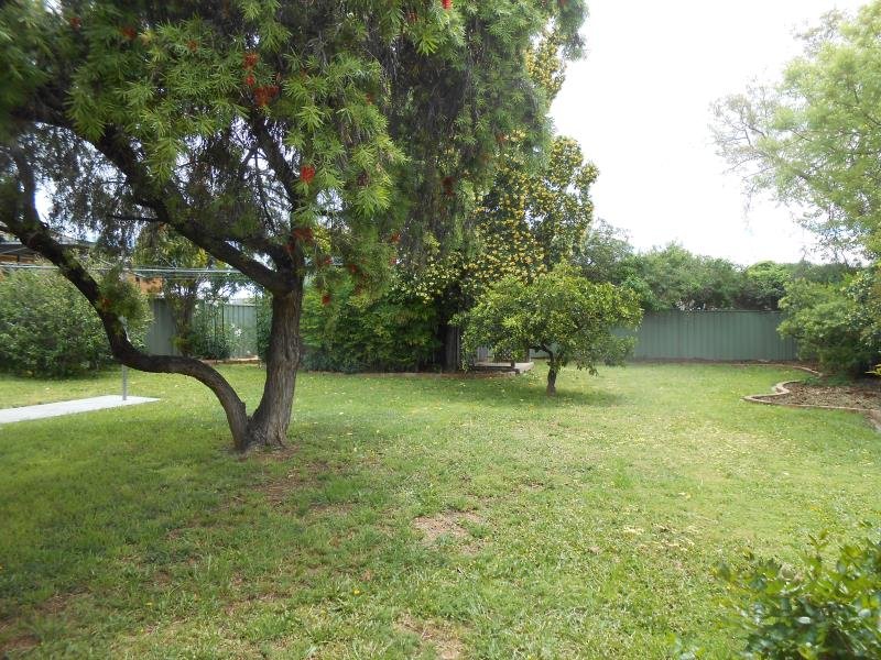 18 Murrawai Street TAMWORTH 8