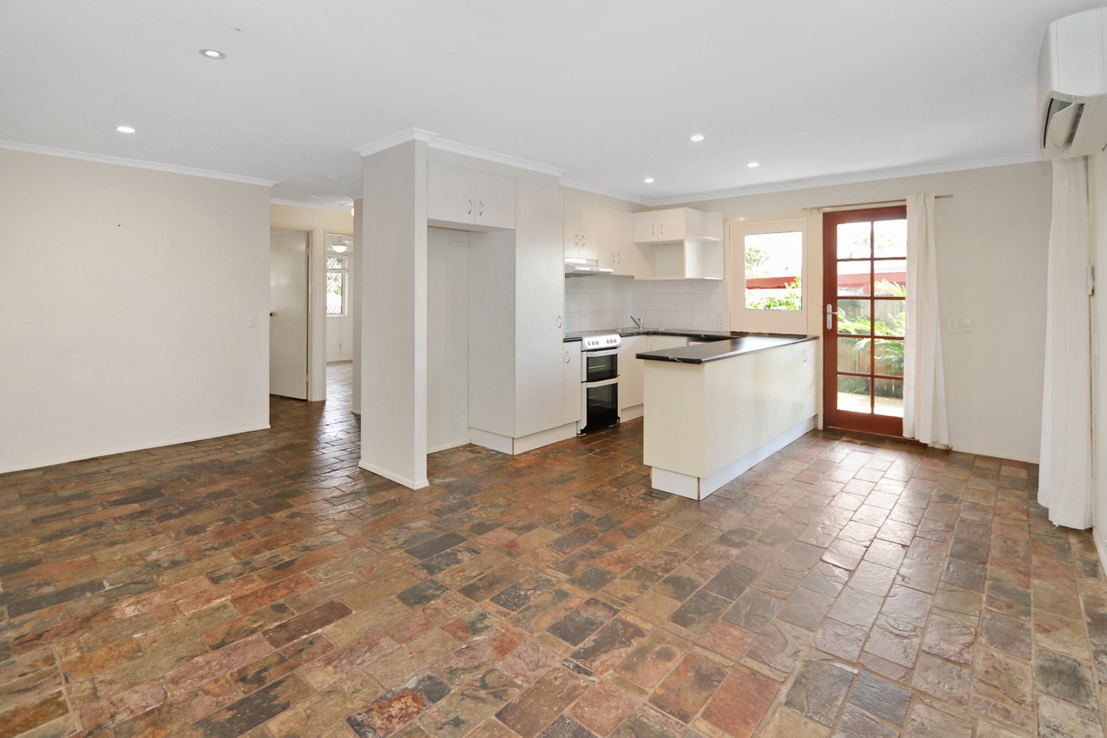 1/8 Orkney Place LABRADOR 4