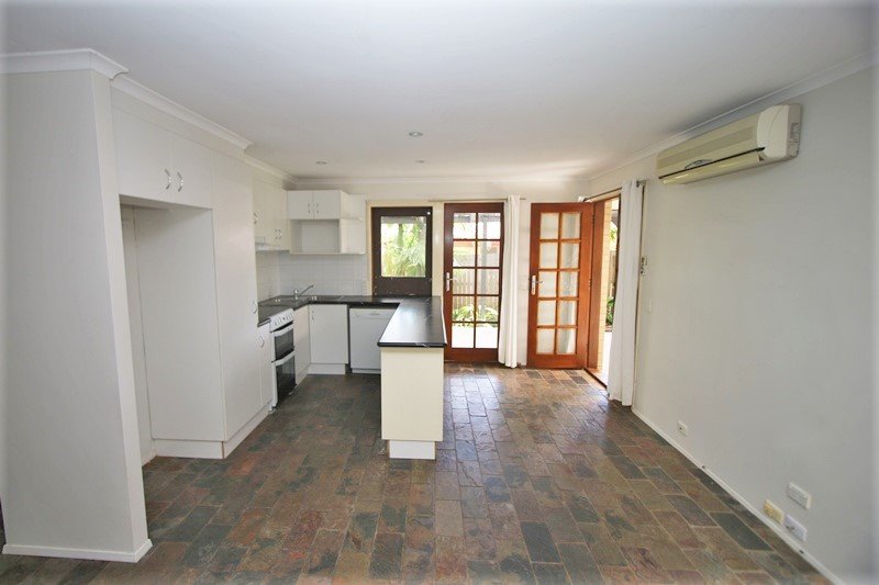 1/8 Orkney Place LABRADOR 7
