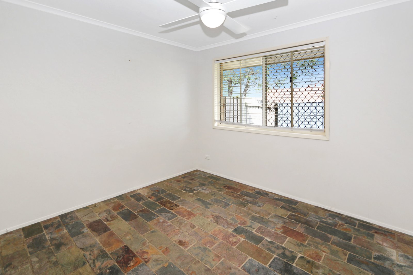 1/8 Orkney Place LABRADOR 8
