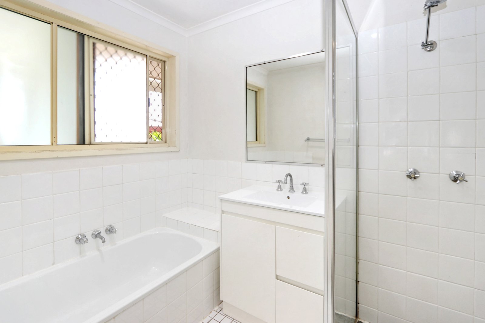 1/8 Orkney Place LABRADOR 10