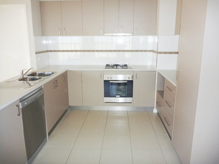 1/8 Osterley Street BOURKELANDS 3