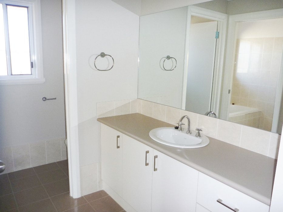 1/8 Osterley Street BOURKELANDS 7