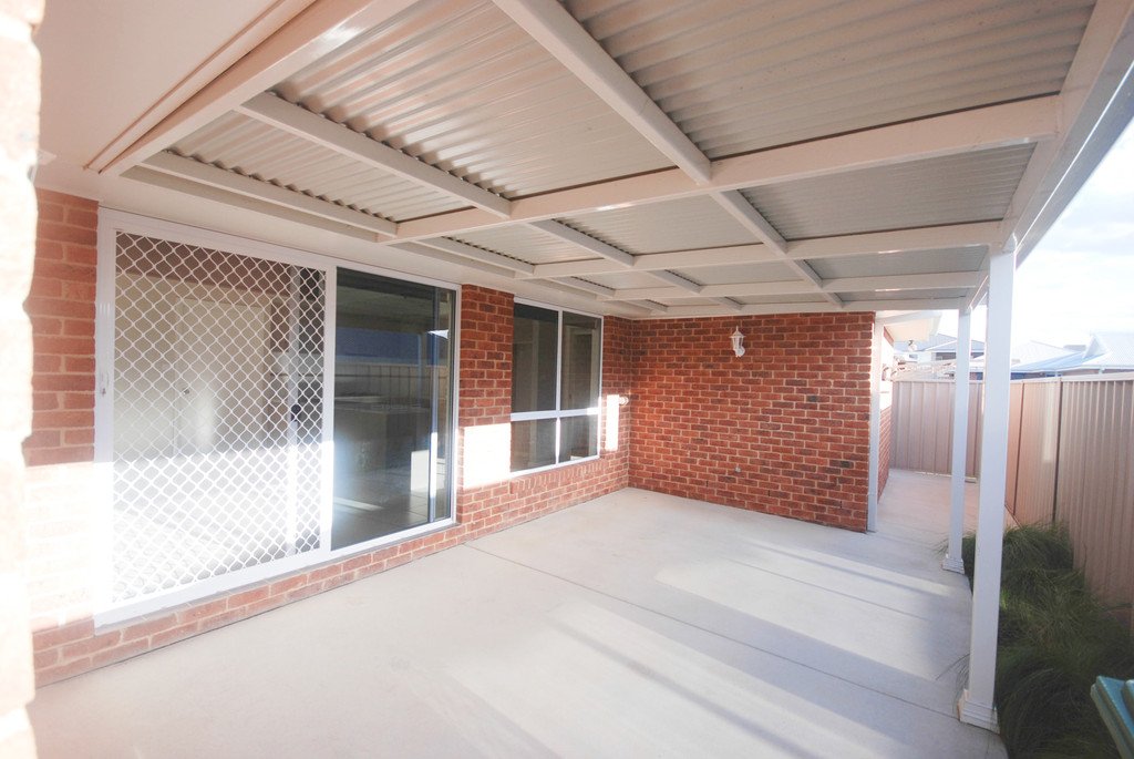 1/8 Osterley Street BOURKELANDS 8