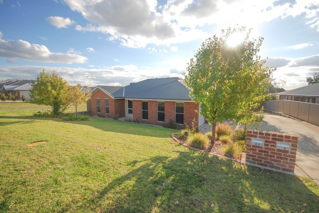 1/8 Osterley Street BOURKELANDS 1