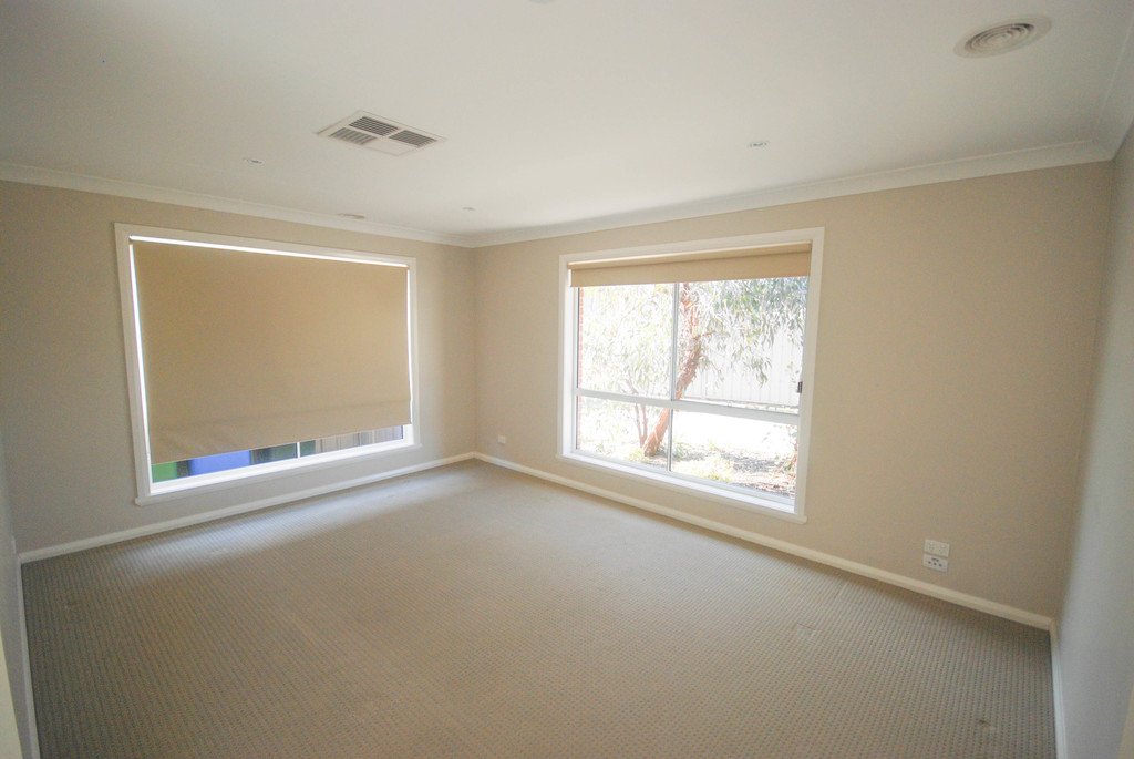 1/8 Osterley Street BOURKELANDS 2