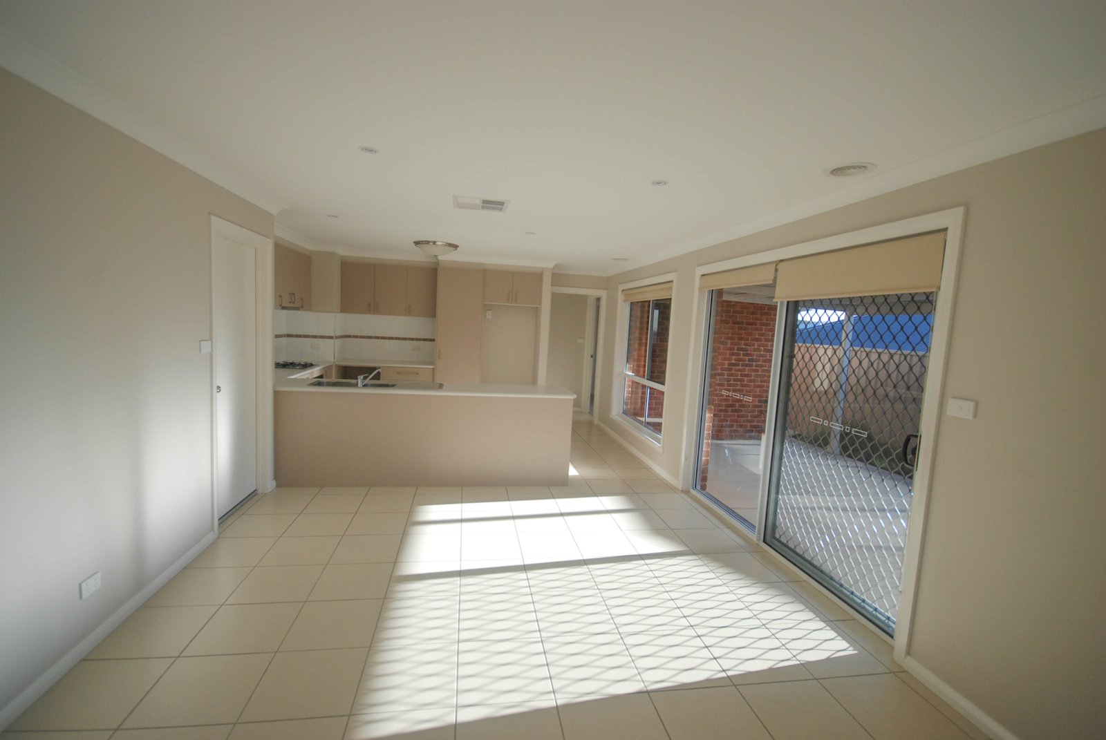 1/8 Osterley Street BOURKELANDS 3