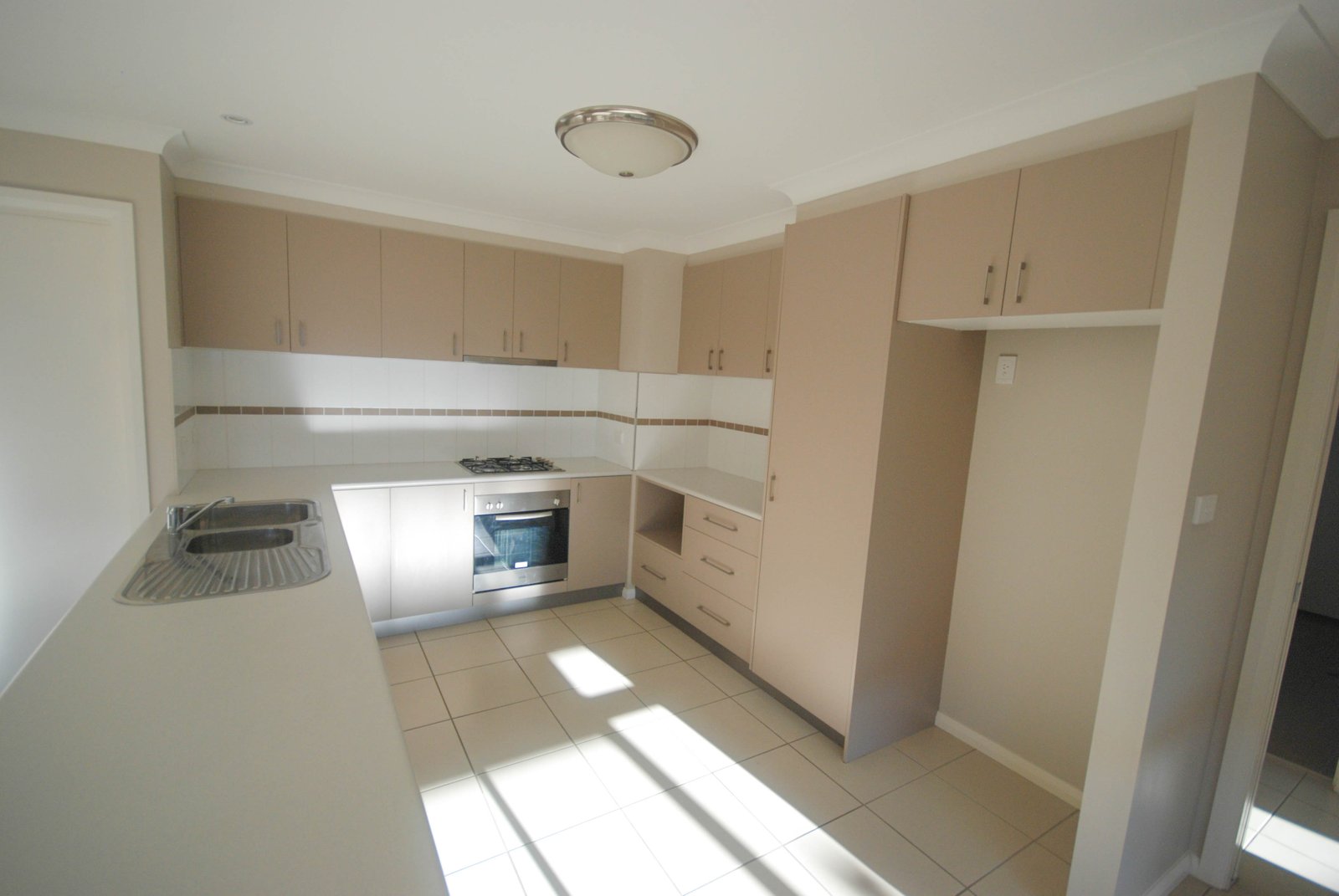 1/8 Osterley Street BOURKELANDS 4