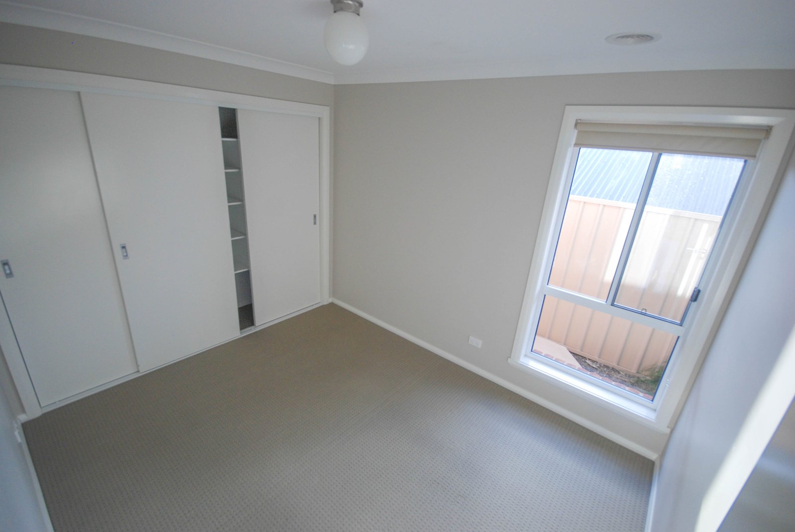 1/8 Osterley Street BOURKELANDS 5