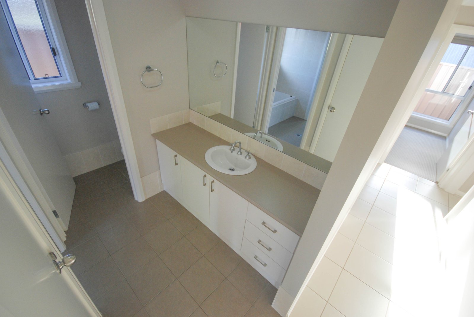 1/8 Osterley Street BOURKELANDS 6