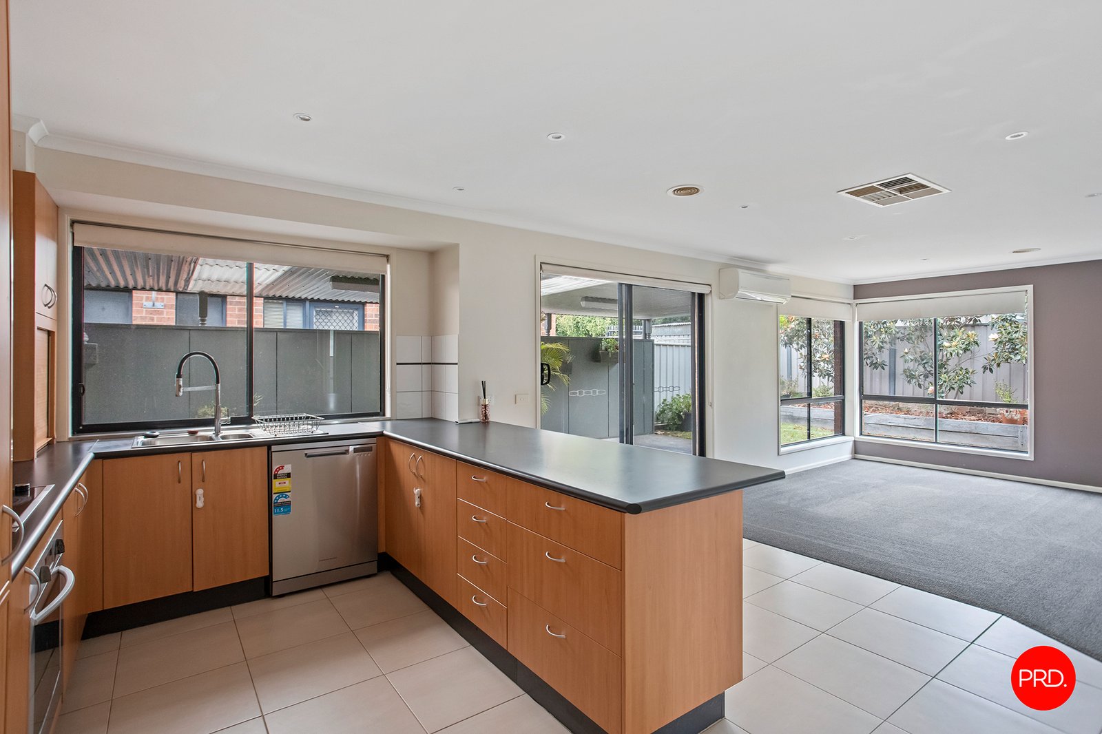 18 Parkside Boulevard STRATHDALE 3