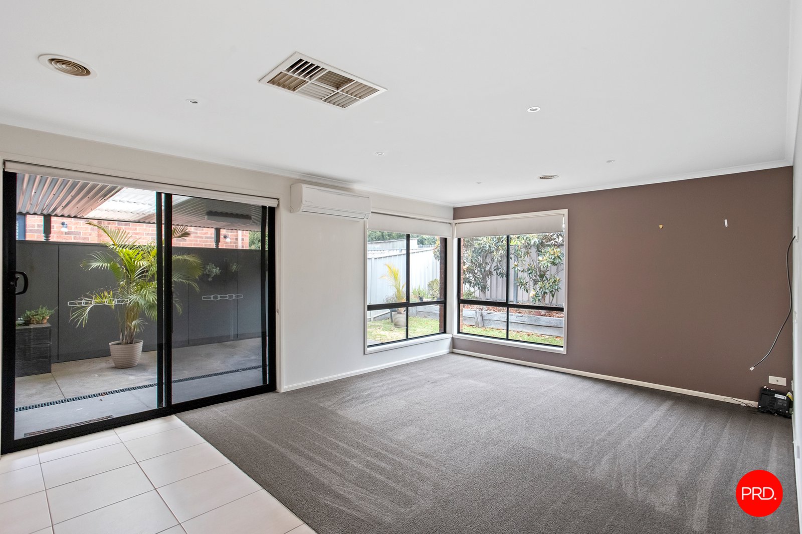 18 Parkside Boulevard STRATHDALE 5