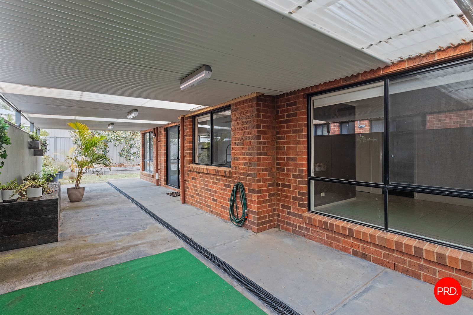 18 Parkside Boulevard STRATHDALE 13
