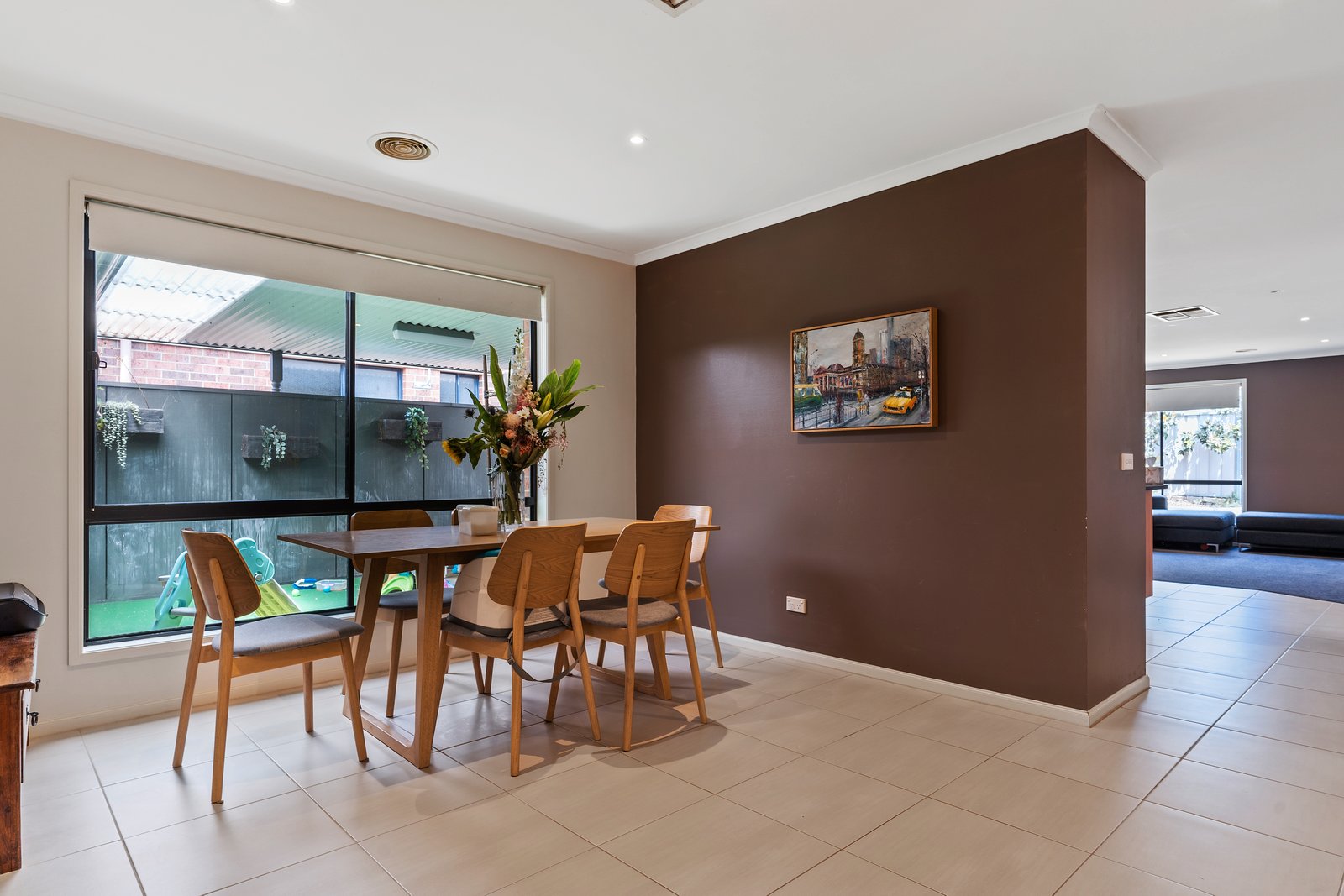 18 Parkside Boulevard STRATHDALE 5