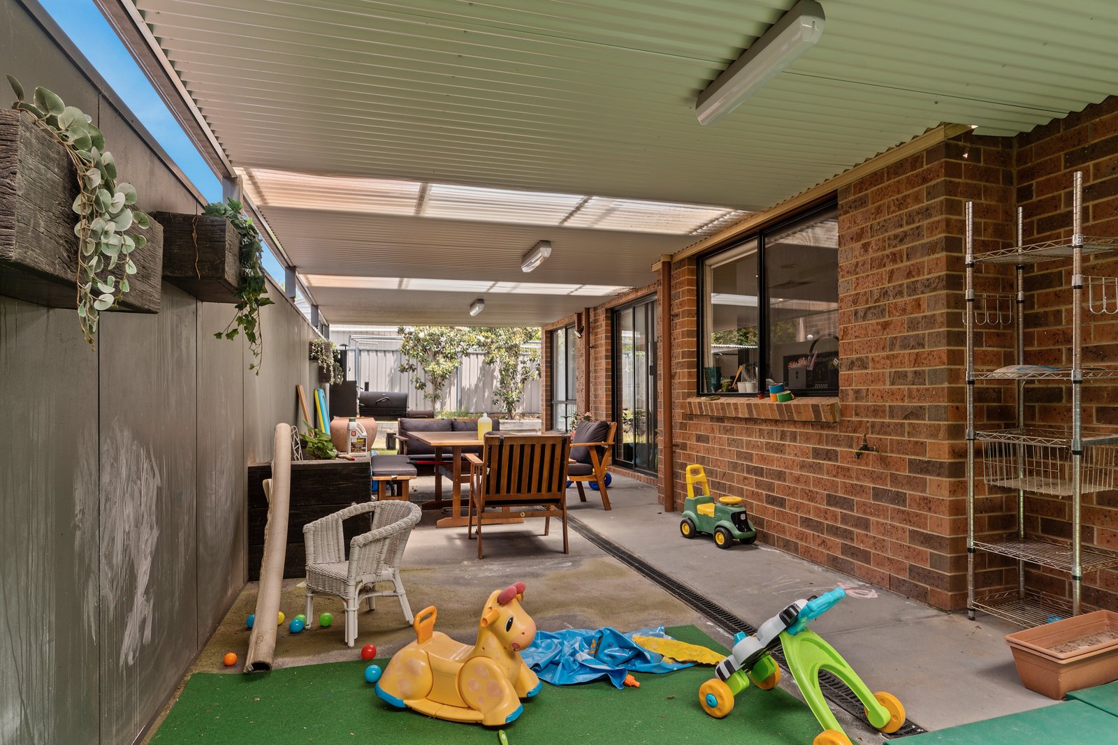 18 Parkside Boulevard STRATHDALE 11