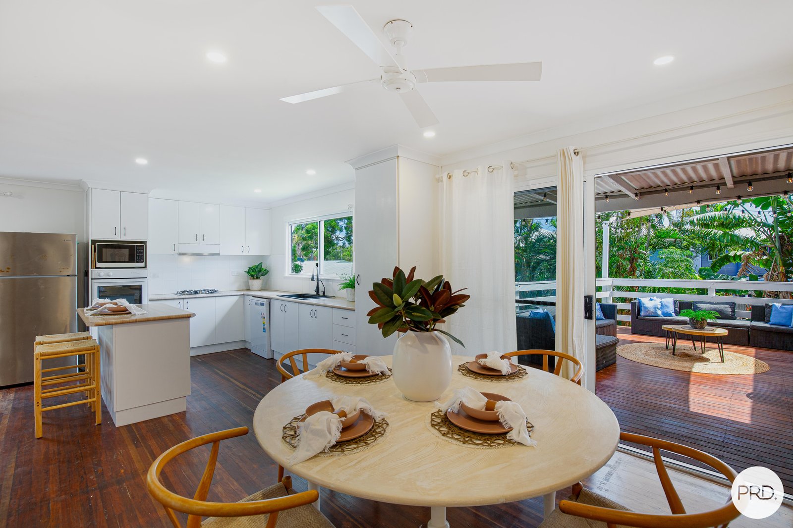 18 Pelican Street SLADE POINT 3